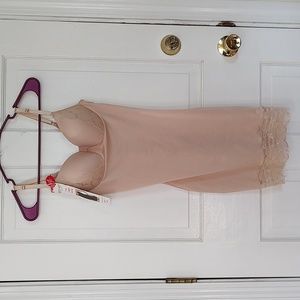 Assets Red Hot Spanx NWT Lace Cupped Full Slip S/P Microfiber Wire-free